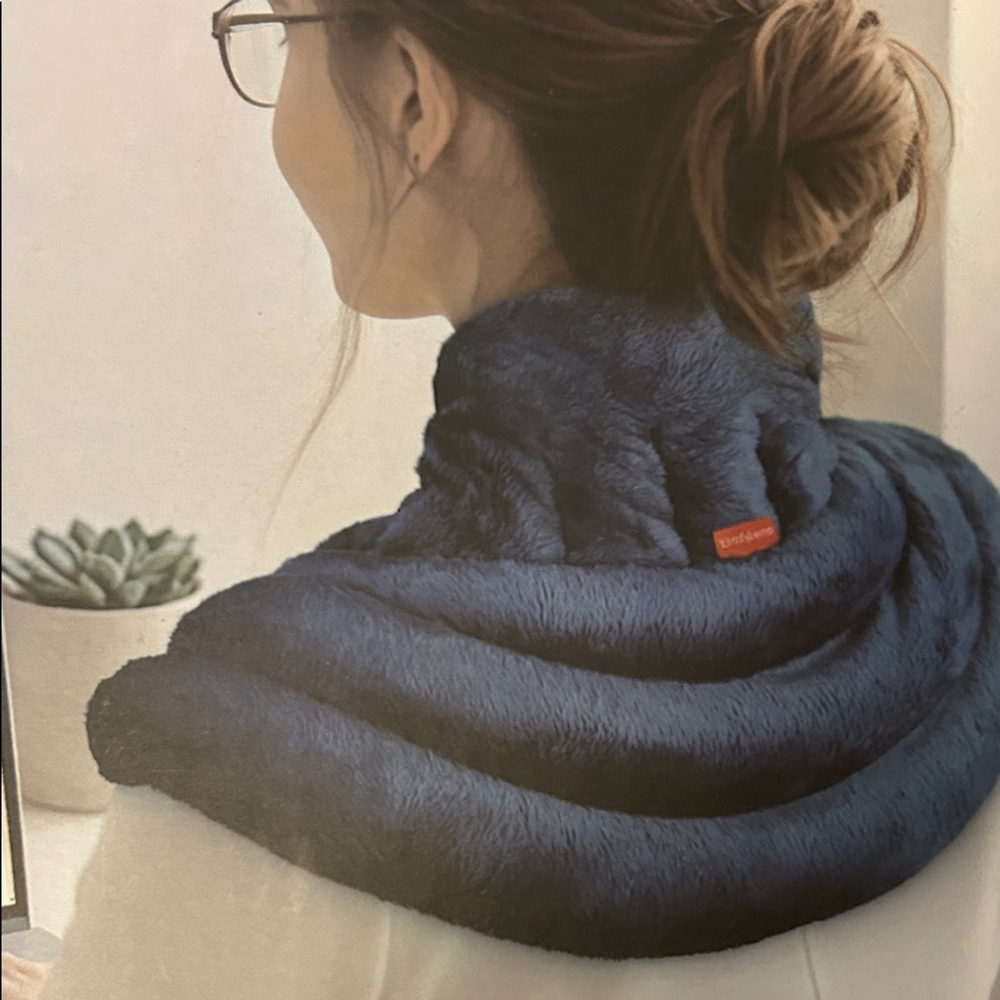 Navy Microwavable Neck & Shoulder Heating Pad - Picture 2 of 5